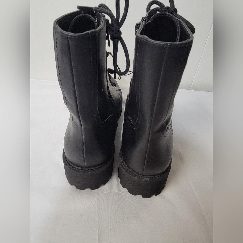 GBG (G by Guess) Womens Size 10 Black Combat Boots With Goldtone Hardware - Picture 3 of 6
